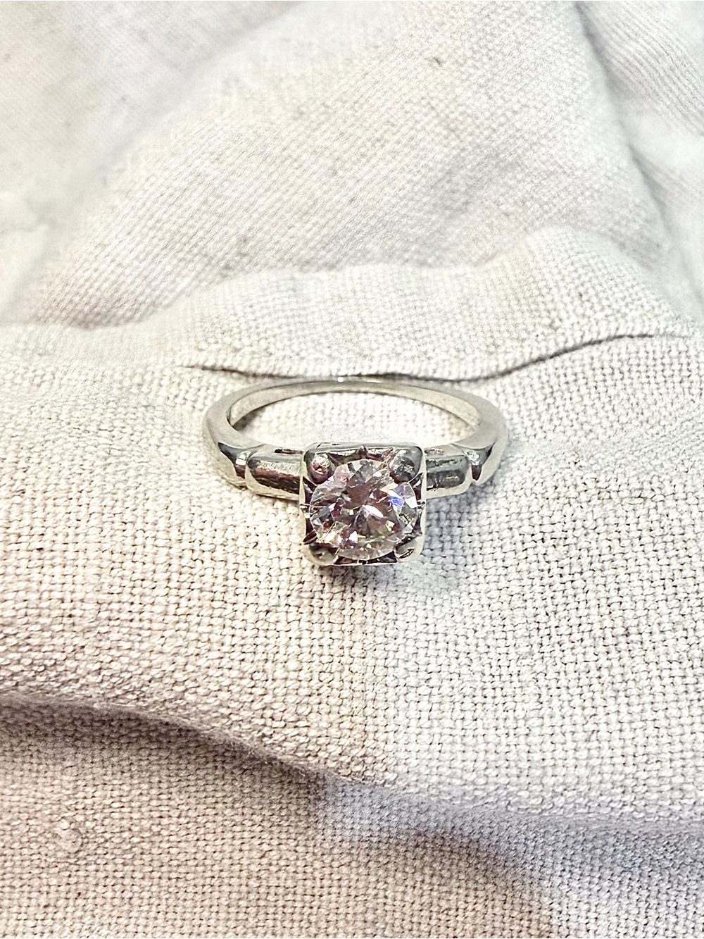 Vintage 14k White Gold Round-Cut Solitaire Engagement Ring in Silver